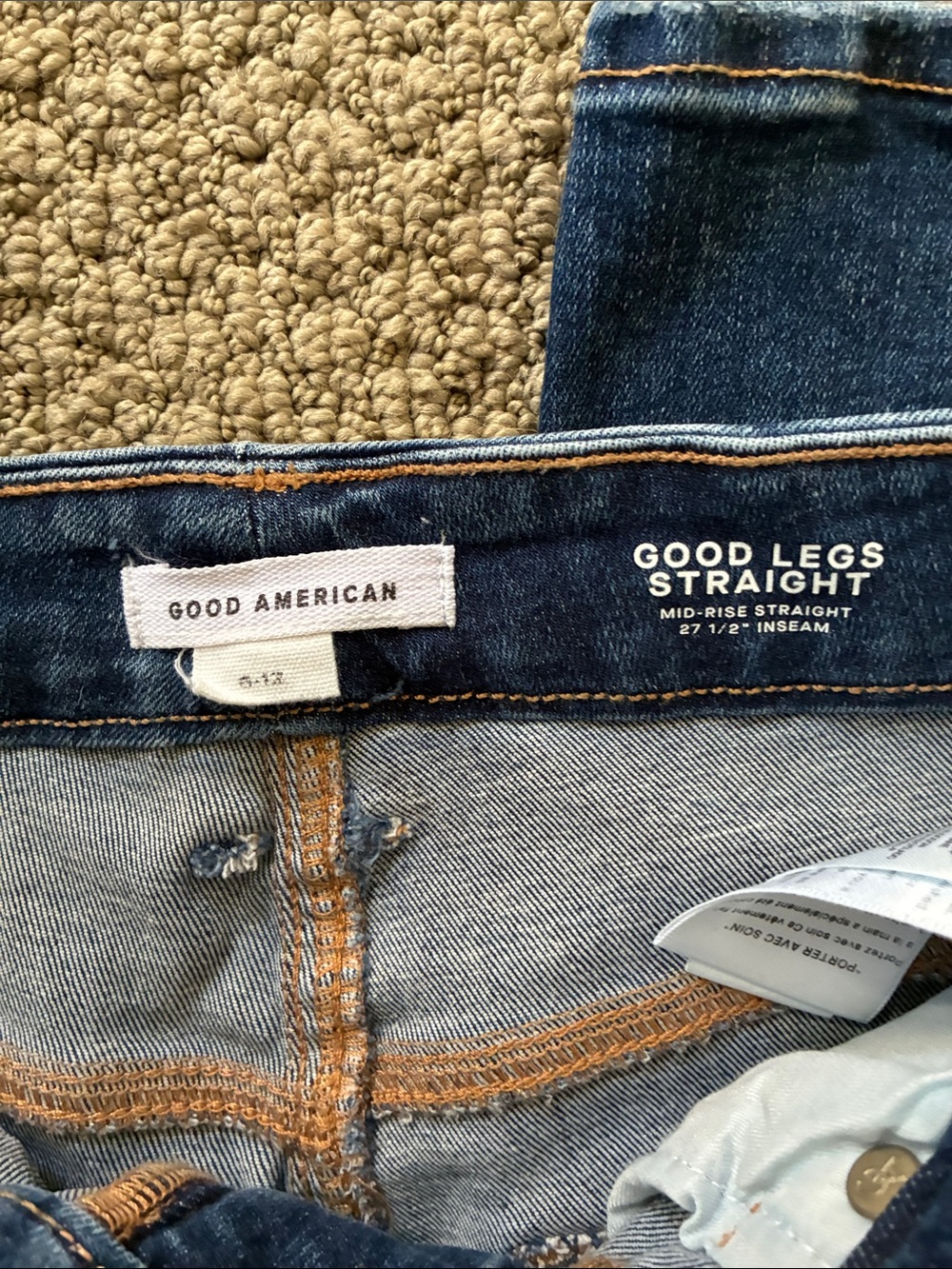 Good American Good Legs Straight Mid-Rise Jeans in Dark Blue Denim